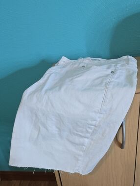 Seven7 White Bermuda Shorts
